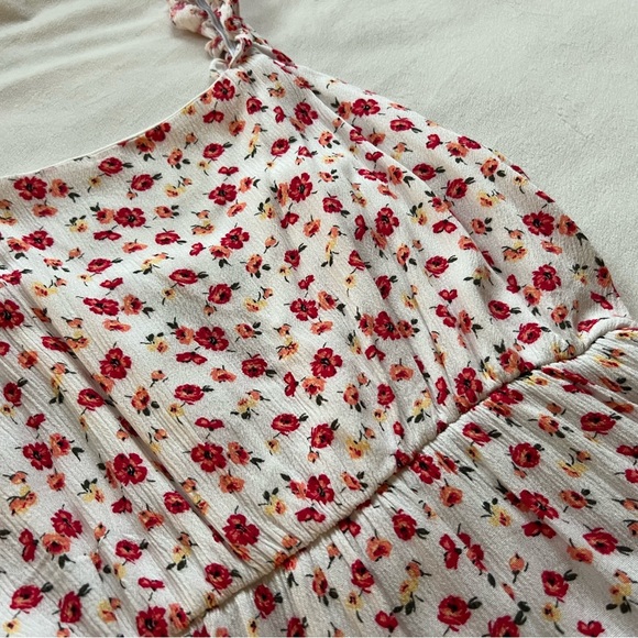 A flower dress perfect for the summer and in perfect condition☀️🍉⛱️🕶️🌺 - Picture 3 of 4